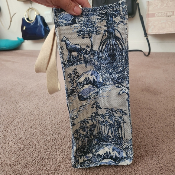 AUTHENTIC Christian Dior Around The World Beach Straw Tote - Picture 4 of 7